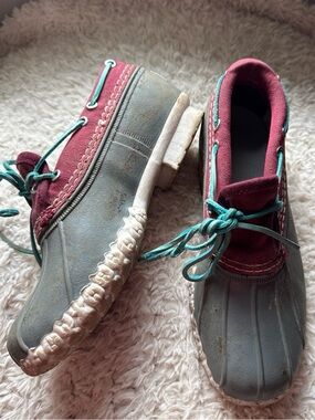 Women’s Two-Tone LL BEAN Duck Shoes in Burgundy and Teal